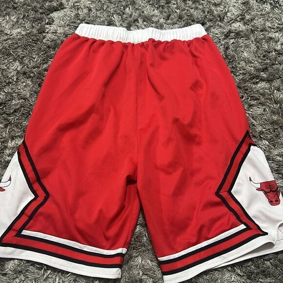 NBA Adidas, Chicago Bulls boys shorts size extra large YOUTH - Picture 7 of 9